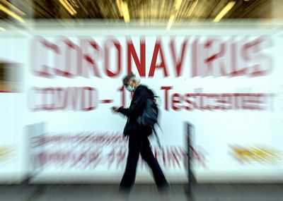 Обеспокоен дельта-связанными `` прорывными '' инфекциями? Эксперты объясняют риски